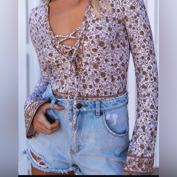 Barefoot Blonde Cropped Long Sleeve Blouse NWOT - Picture 5 of 11